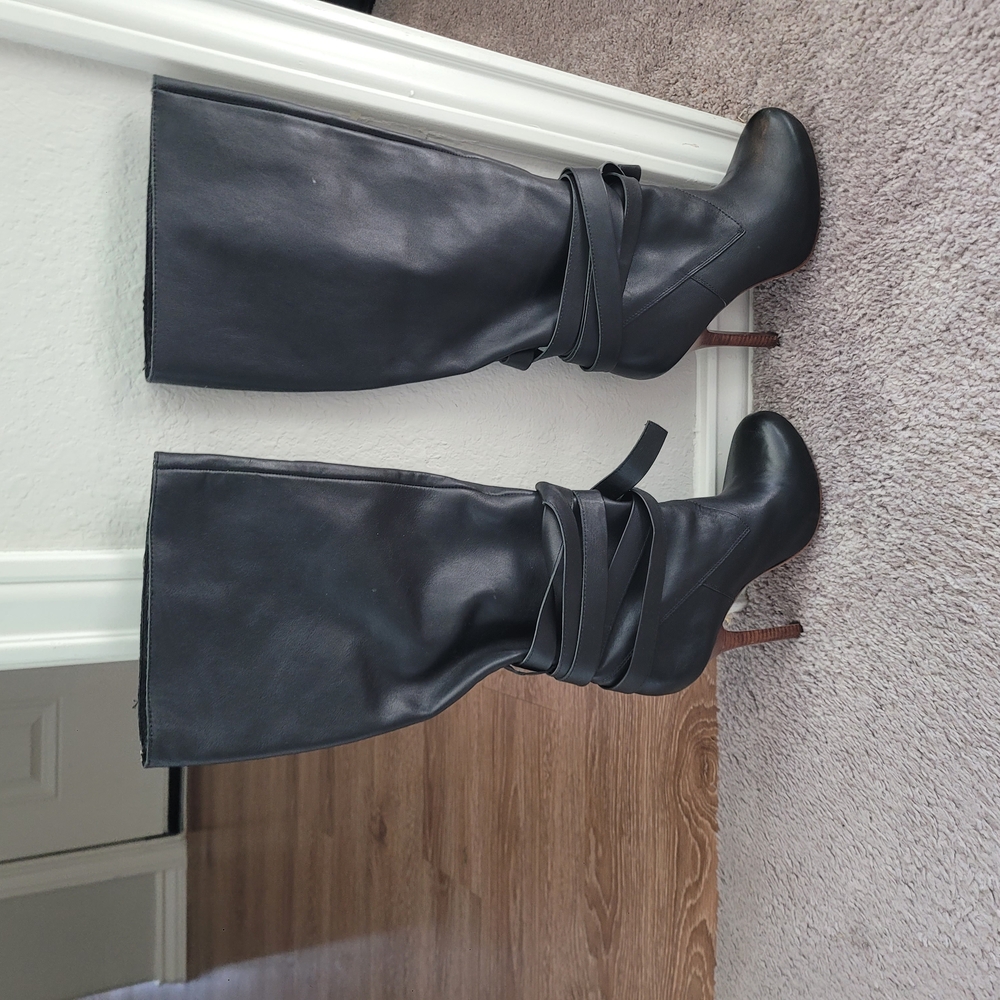 Bebe Black Heeled Boots Sleek Minimalist Design